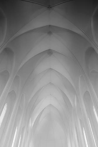 La HallgrAsmskirkja Art Print