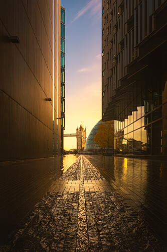 Golden Hour Tower Bridge Art Print by Oscar Perez Nieto