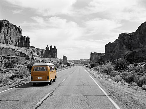 Orange van Desert Road Art Print
