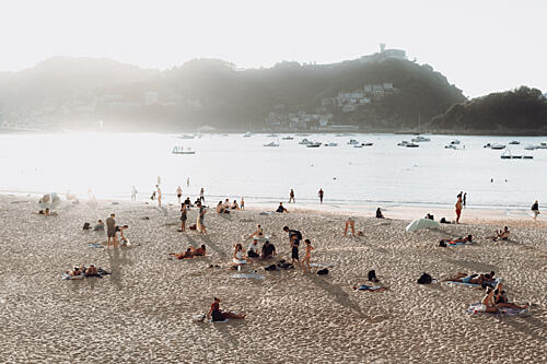 Soft Taupe and Pale Grey Beach Scene in San Sebastian, Spain Plage reproduction
