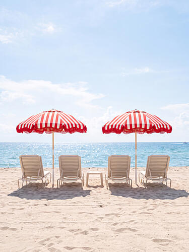 Red Stripe Beach Oasis Plage reproduction