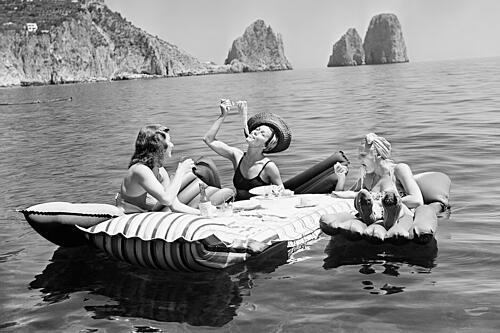 Ladies Floating Picnic Bord de mer reproduction