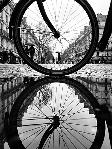 Urban Wheel Reflection Photographie reproduction