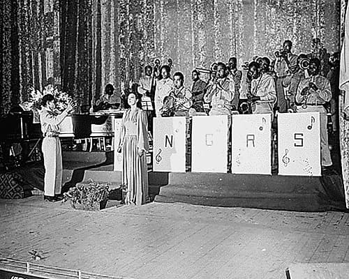 WWII Josephine Baker sings the National Anthem Photography Print
