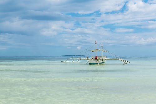 Outrigger Boat in Turquoise Water I Plage reproduction