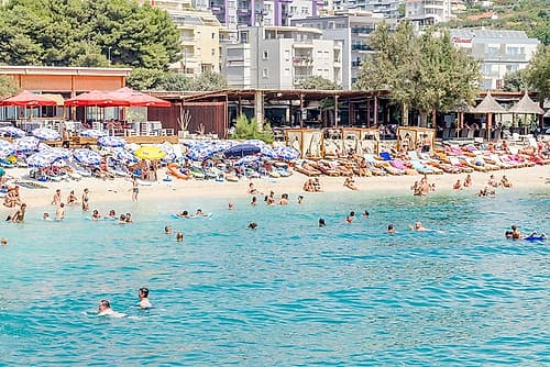 Resort Town Beach Swimmers Plage reproduction