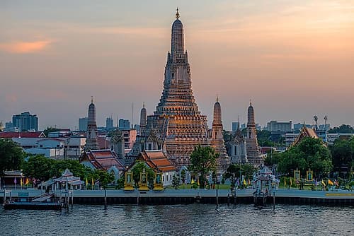 Wat Arun Temple at Sunset, Bangkok, Thailand Doré reproduction
