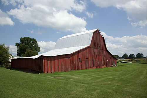 Red Wooden Barn, Sheffield, Alabama Art Print