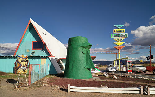 Green Tiki Head Outside the Old Ranchero Motel in Anteres, Arizona Art Print
